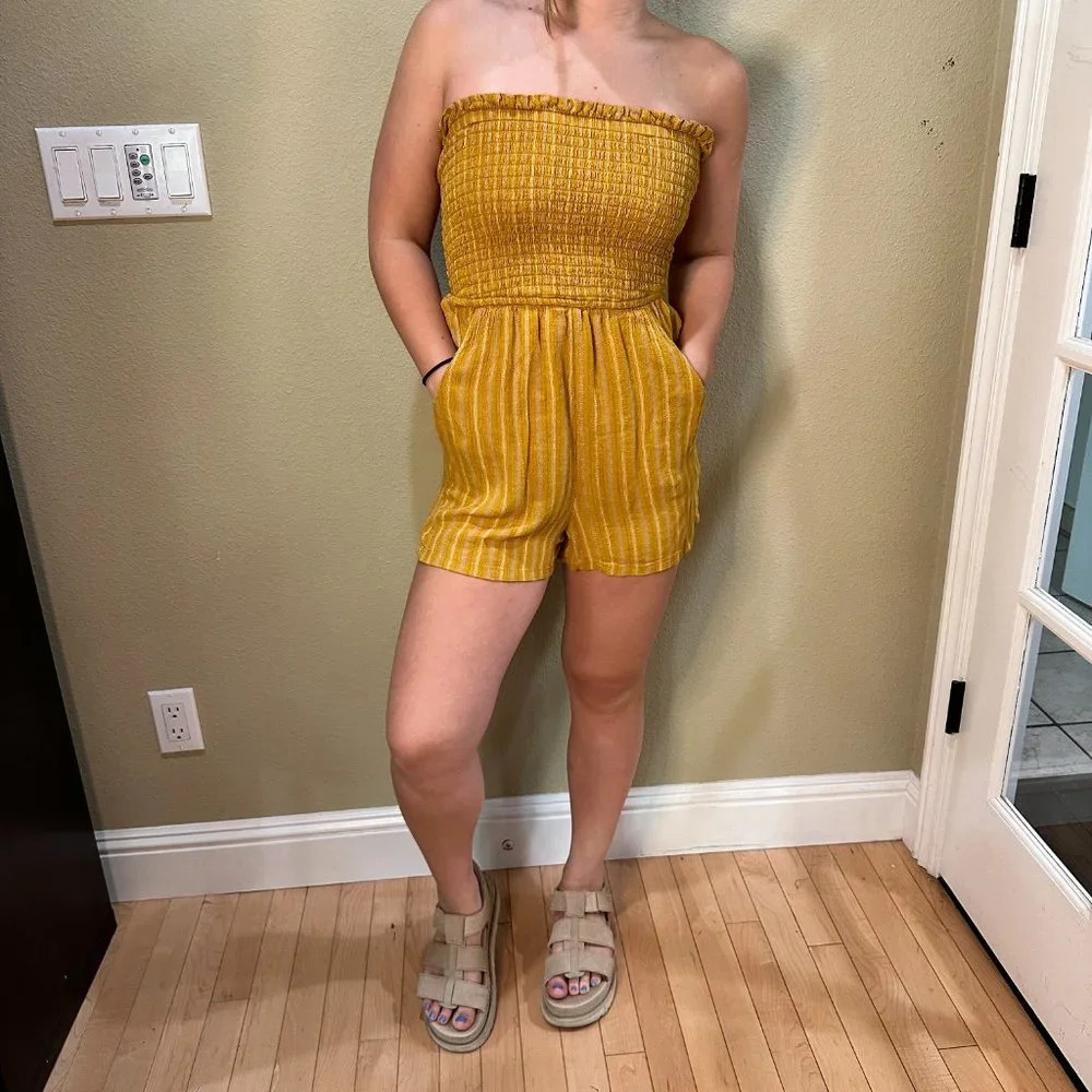 AMERICAN EAGLE Ruched Top Shorts Yellow Striped Romper Jumpsuit - XS - Picture 2 of 8